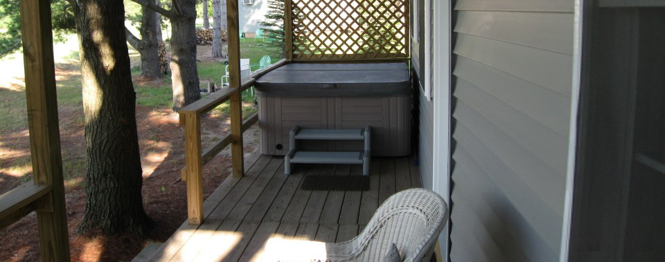 Enjoy the wildlife and the hot tub!